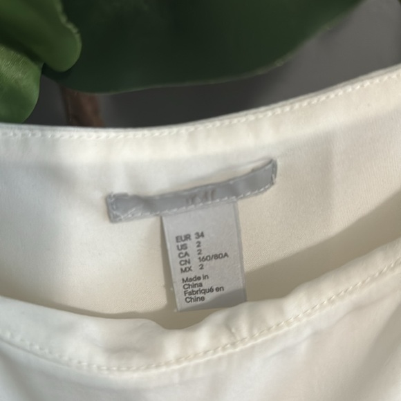 H&M size 2 cream and black blouse - Picture 2 of 3